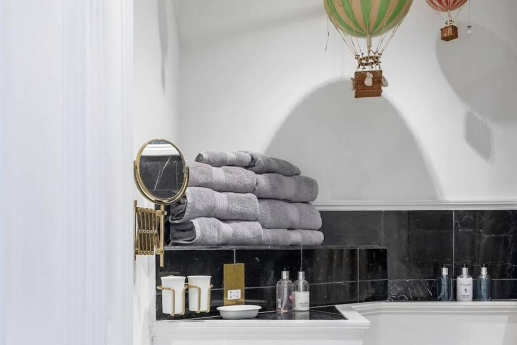 Georgian Apartment Located In The Center Of Bath. Экстерьер фото