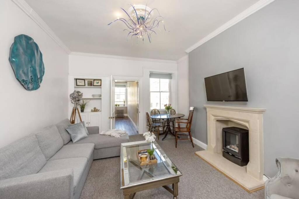 Georgian Apartment Located In The Center Of Bath. Экстерьер фото